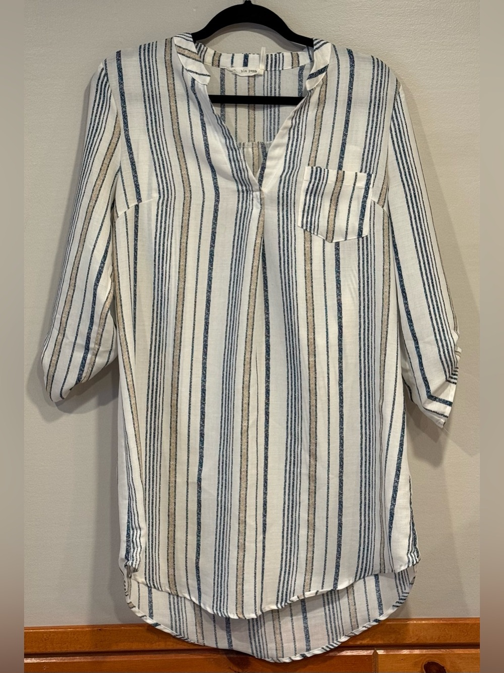 Blu Pepper V-Neck 3/4 Sleeves 100% Polyester Stripe Tunic Blouse Women’s Medium
